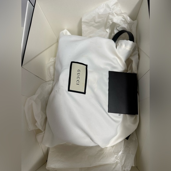 Gucci GG Marmont Medium Shoulder Bag - Picture 11 of 11